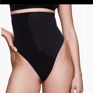 Skims NEW High waist shaper thong